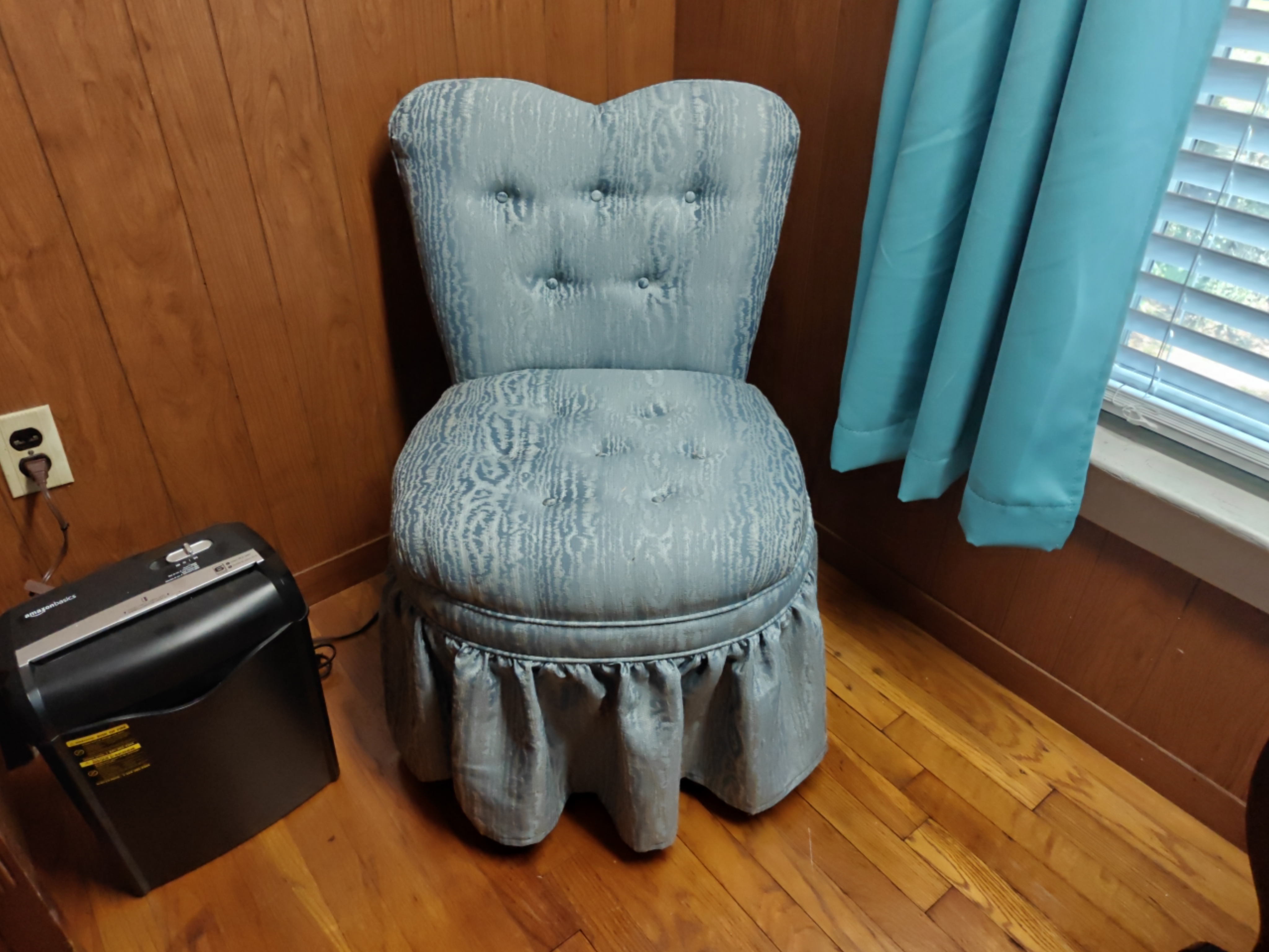 Tufted Heart-Back Vanity Chair